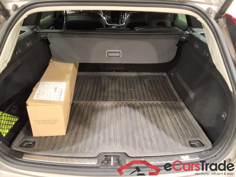 VOLVO V60 DIESEL - 2018 2.0 D3 AWD Momentum Pro Gea. (EU6d-T.) STOCK #3