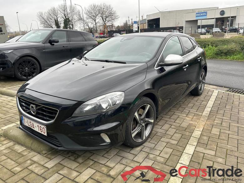VOLVO V40 2.0 D3 Momentum R-Design Geartronic #2