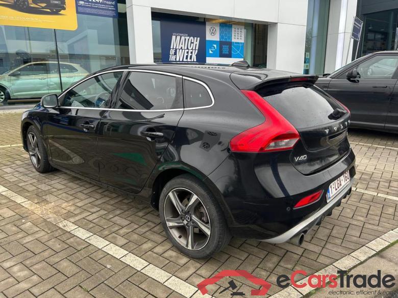 VOLVO V40 2.0 D3 Momentum R-Design Geartronic #3