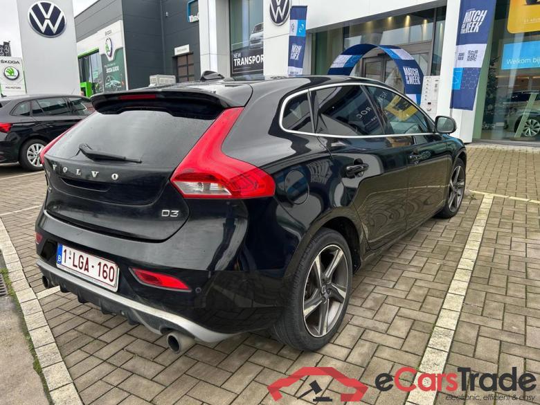 VOLVO V40 2.0 D3 Momentum R-Design Geartronic #4