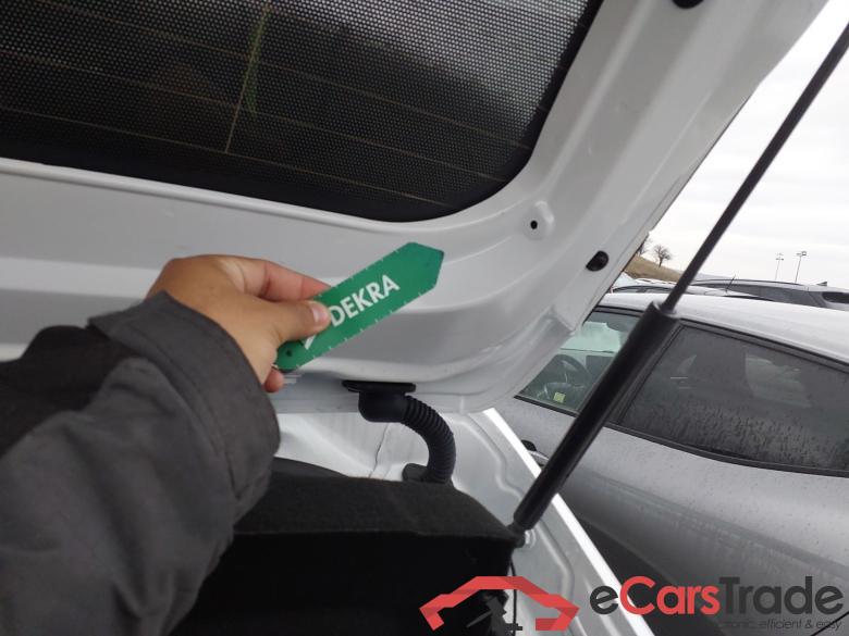 PEUGEOT 208 5P HYBRID 100 eDCS6 Automático Allure #6