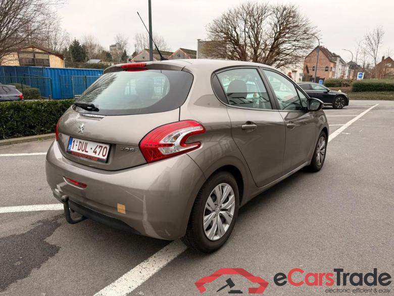 PEUGEOT 208 1.4i Active #4