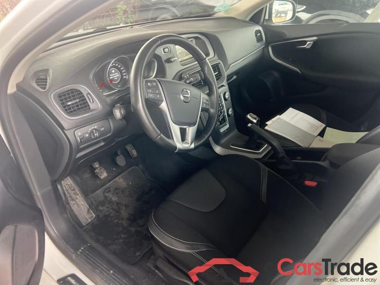 VOLVO V40 / 2016 / 5P / berlina con portón 2.0 T2 Momentum #3