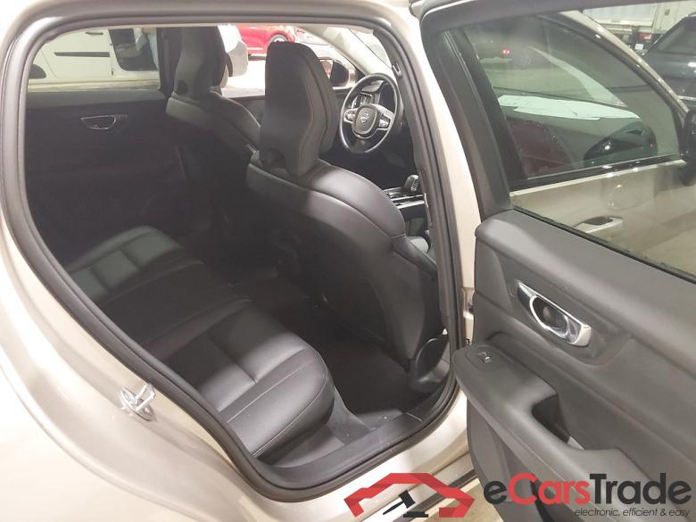 VOLVO V60 2.0 B3 MHEV PLUS DARK DCT #5