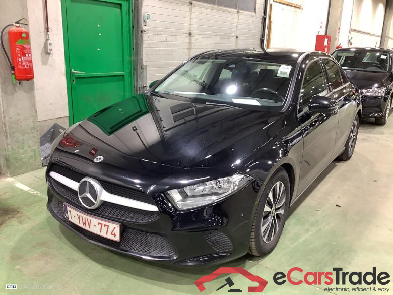 MERCEDES-BENZ A-CLASS LIMOUSINE 2.0 A 200 D BUSINESS SOLUTION LIM DCT