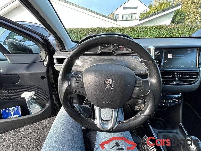 PEUGEOT 2008 1.2i PureTech Allure #6