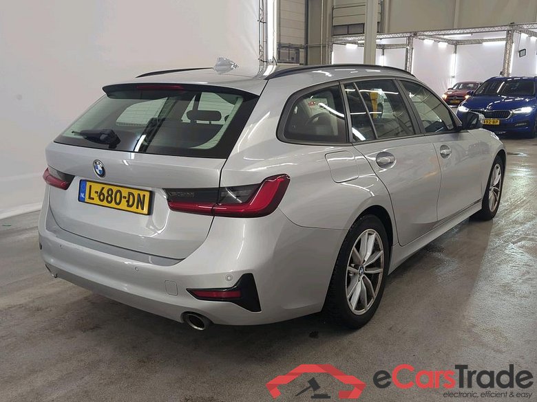 BMW 3 Serie Touring 318iA  Business Edition 5d + Harman kardon #2