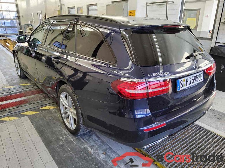 Mercedes-Benz E T-Modell (BM 213)(06.2016->) DE - Kb5 E 300 de EU6d, T de AMG Line 4Matic (EURO 6d), (Facelift) 2020 - 2023 #4