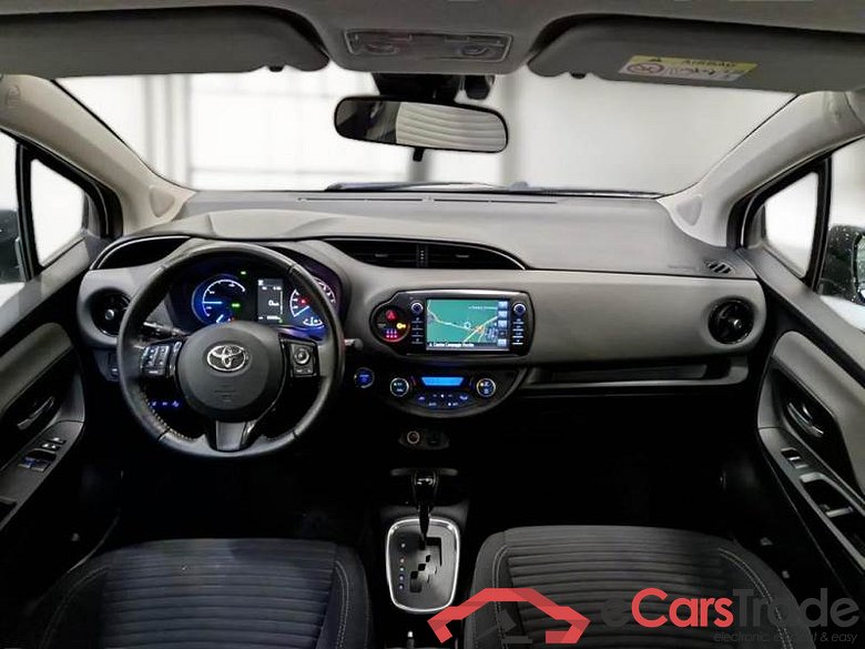 TOYOTA YARIS / 2017 / 5P / BERLINA 1.5 HYBRID BUSINESS #3