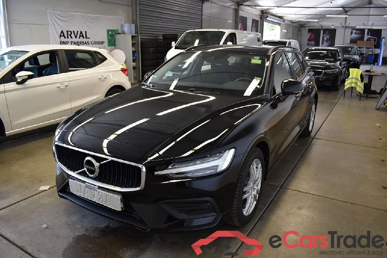 V60 Kombi Momentum 2.0 b5 120KW AT8 E6d