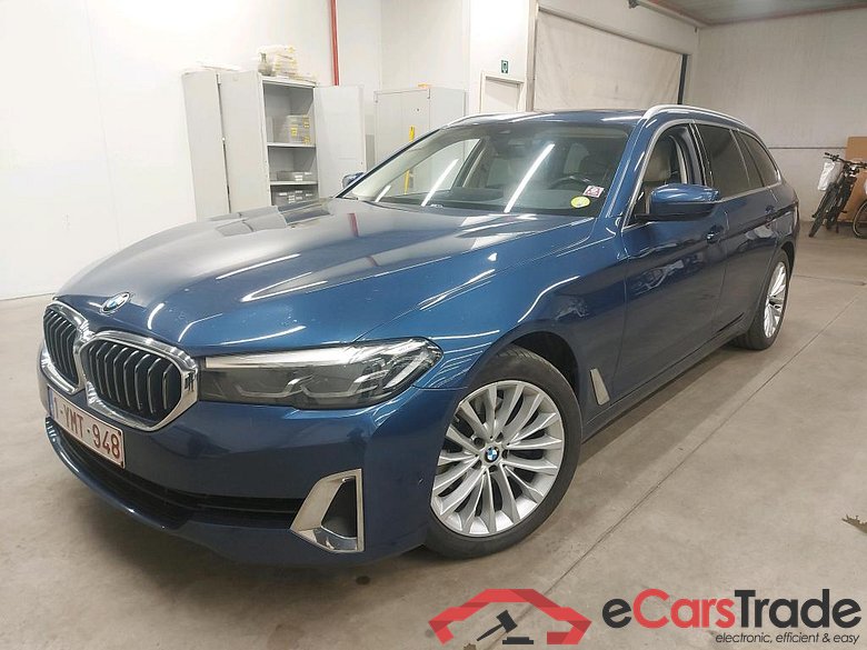 BMW - BMW 5 TOURING 518dA 136PK Luxury Line Pack Business With Heated Seats & Driving Assistance & Parking Assistant Pack & SunRoof #1