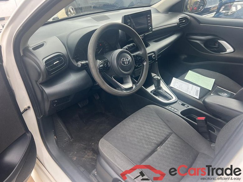 TOYOTA Yaris / 2020 / 5P / berlina con portón 1.5 120H Business Plus #3