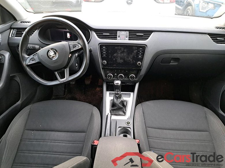 SKODA Octavia / 2016 / 5P / familiar Combi 1.6 TDI CR 85KW (115CV) Ambition #3