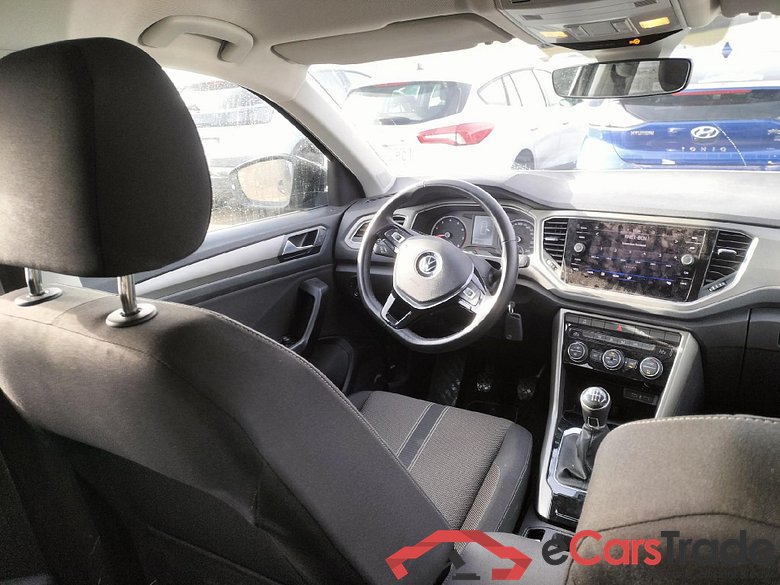 VOLKSWAGEN T-Roc / 2017 / 5P / todoterreno Advance R-Line 1.0 TSI 81kW (110CV) #3