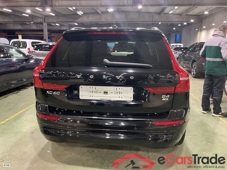 VOLVO XC60 2.0 B4 D MHEV CORE AUTO #5