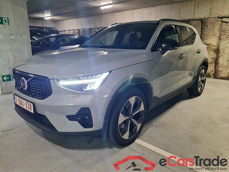 VOLVO XC40 2.0 B3 MHEV ULTIMATE DARK DESIGN DCT