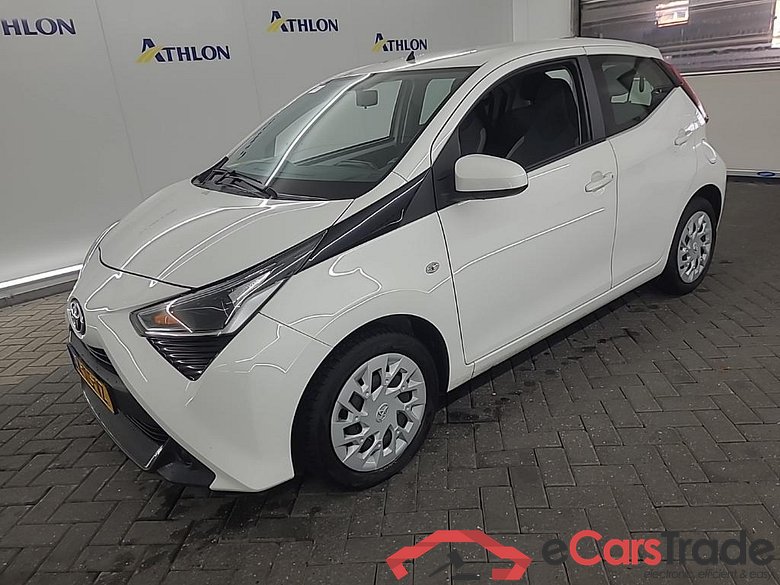 TOYOTA Aygo 1.0 VVT-i x-play 5D 53kW #1