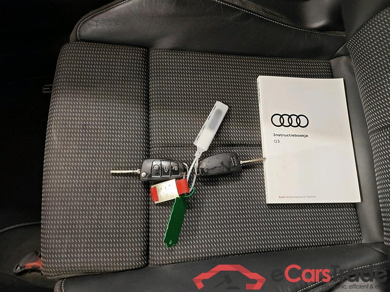 Audi Q3 35 TFSI S tronic S edition 5d + Optiekpakket zwart #4