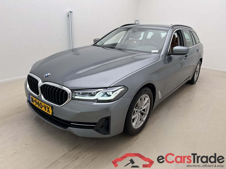 BMW 5-serie Touring 520i Business Ed. + AUT.