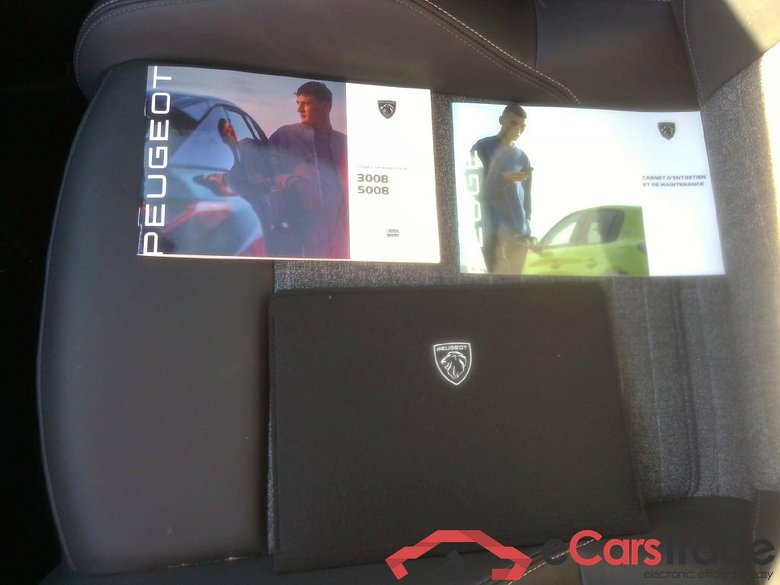 Peugeot 5008 Allure Hybrid 136 e-DCS6 (1.2L) #6