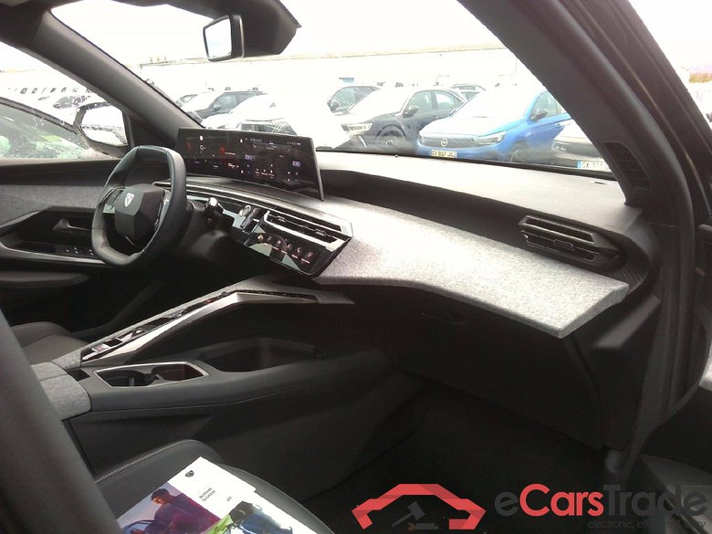 Peugeot 5008 Allure 5008 Hybrid 136 e-DCS6 #3