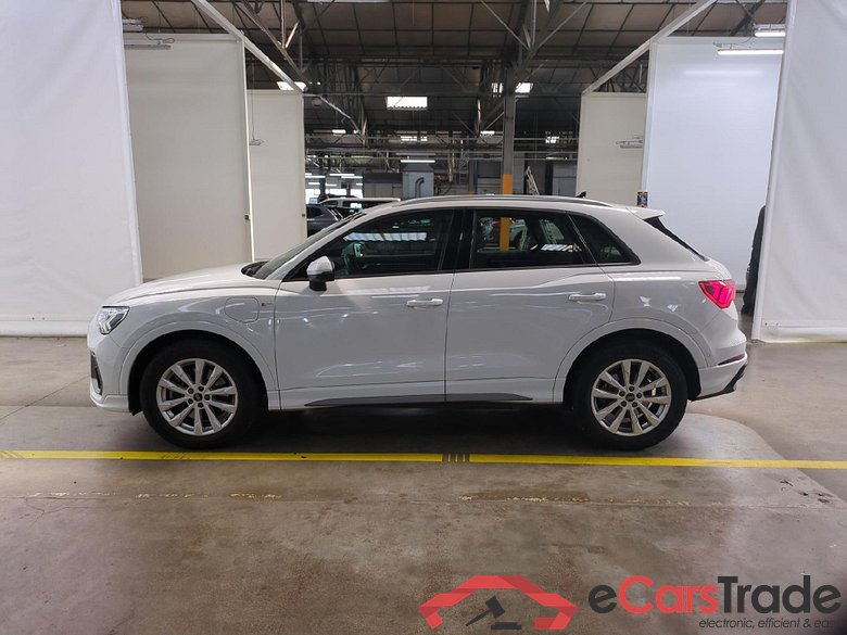 AUDI Q3 / 2018 / 5P / SUV 45 TFSI E 245 S TRONIC S LINE #2
