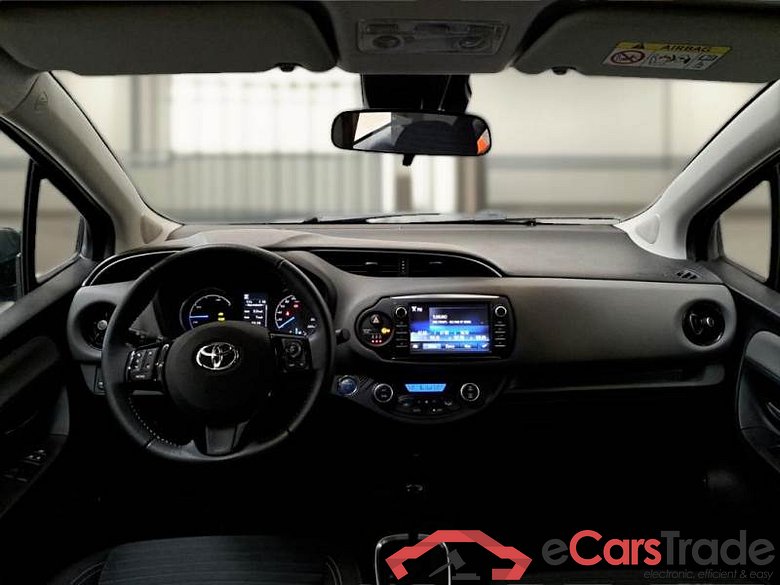 TOYOTA YARIS / 2017 / 5P / BERLINA 1.5 HYBRID BUSINESS #3