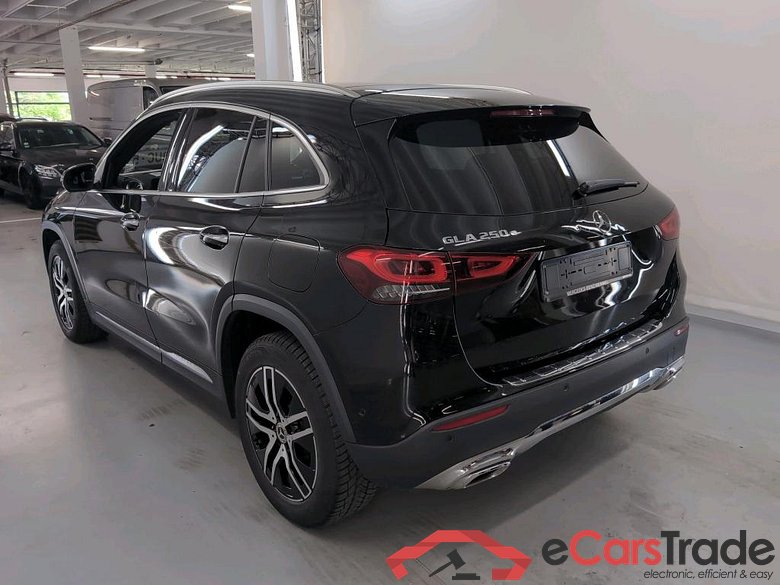 MERCEDES-BENZ GLA 1.3 GLA 250 E #3