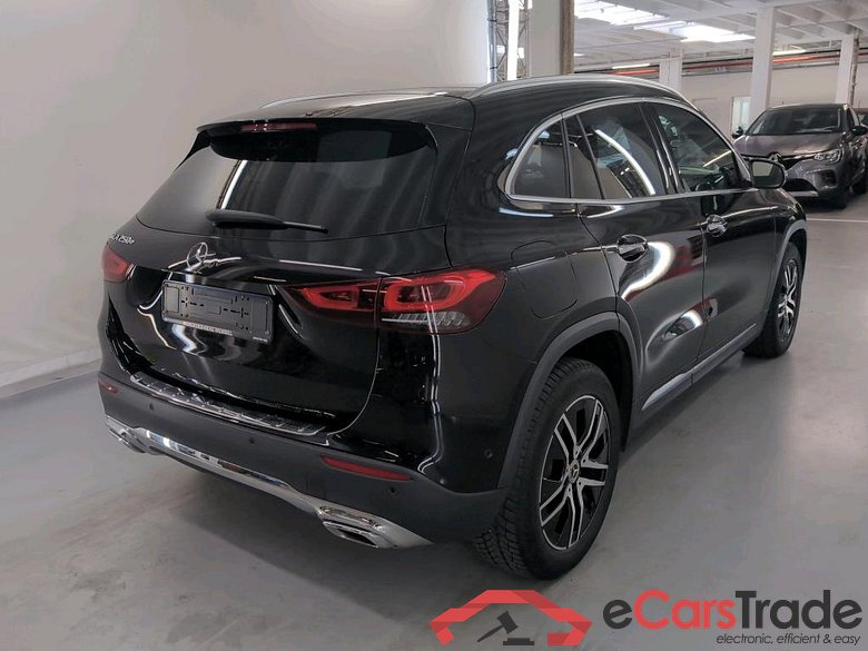 MERCEDES-BENZ GLA 1.3 GLA 250 E #4