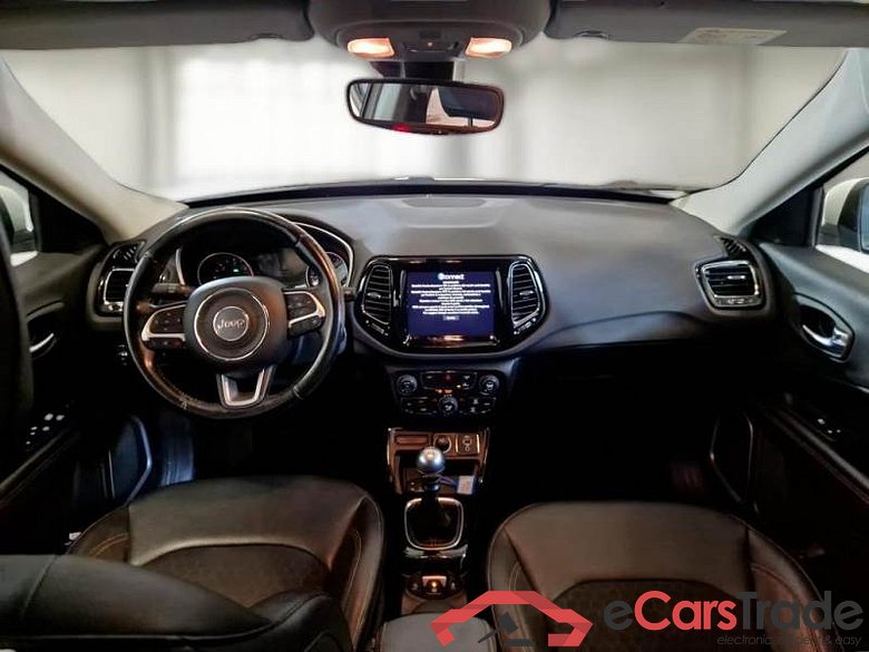 JEEP COMPASS / 2017 / 5P / SUV 1.6 MJET II 88KW LIMITED #3