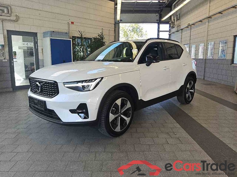 Volvo XC40 (2017->) DE - SUV5 B4 2WD EU6d, Plus Dark, (Facelift) 2022 - 2024