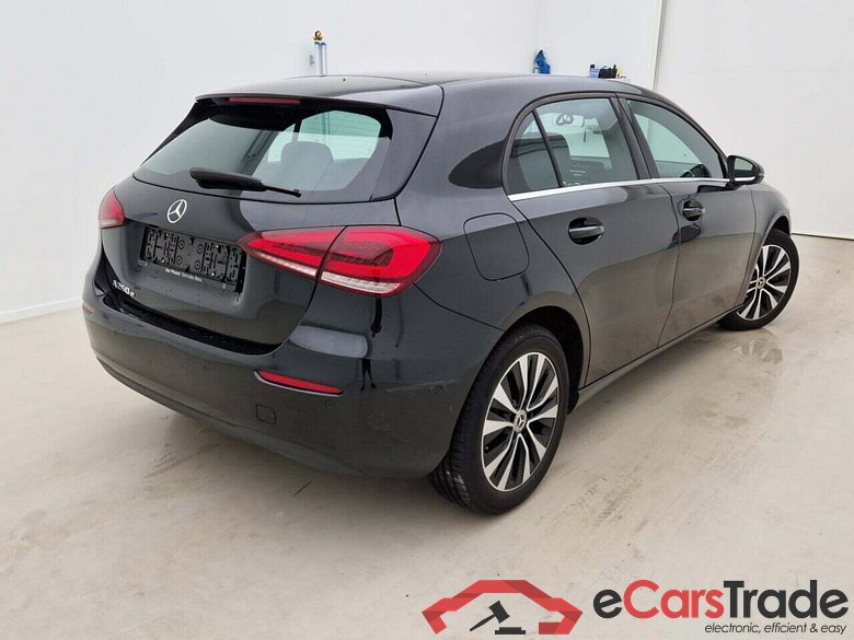 MERCEDES-BENZ A-KLASSE 1.3 250 E 7G-DCT LUXURY LINE #2