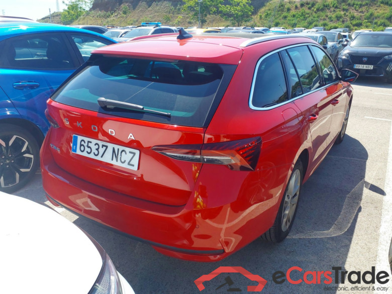 SKODA Octavia 2.0 TDI 110 kW (150CV) DSG 7 vel AutomÃ¡tico Combi Design(Pano-Roof + Winterpack) #2