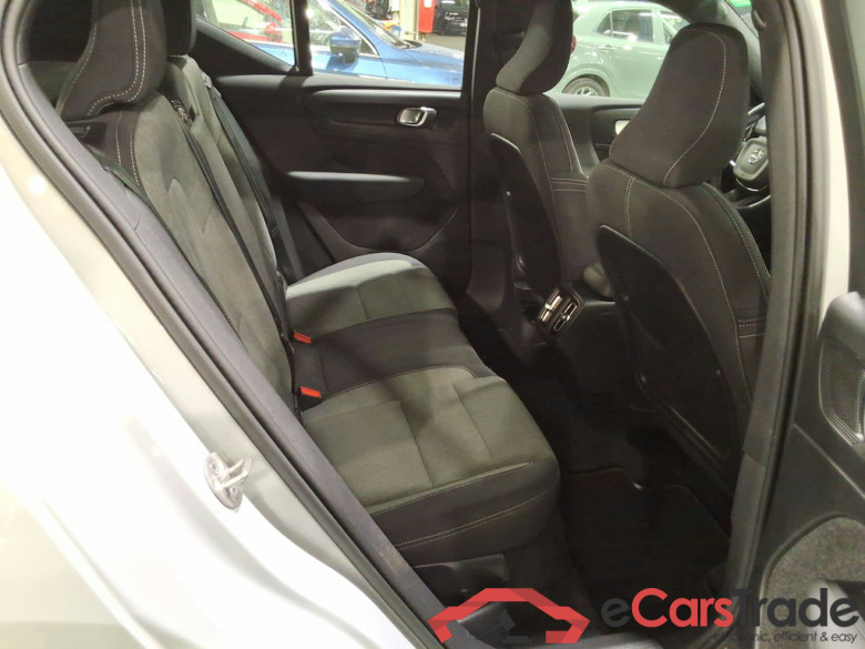 VOLVO XC40 1.5 T2 MOMENTUM PRO #5