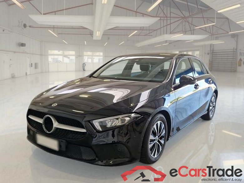 MERCEDES-BENZ CLASSE A / 2018 / 5P / BERLINA A 180 D AUTOMATIC BUSINESS EXTRA #1