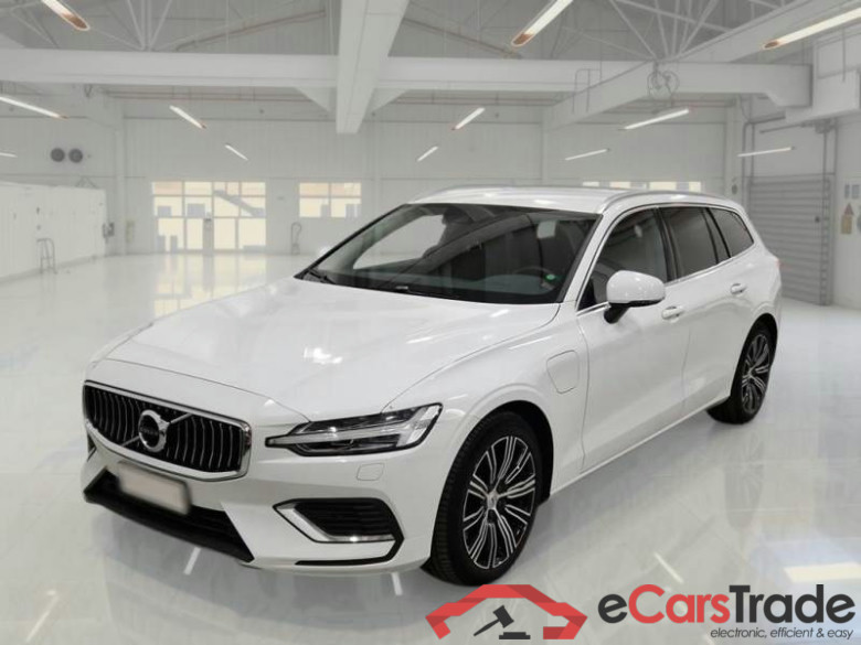 VOLVO V60 / 2019 / 5P / STATION WAGON T6 PLUG-IN AWD AUTOM.INSCR.EXPR. #1