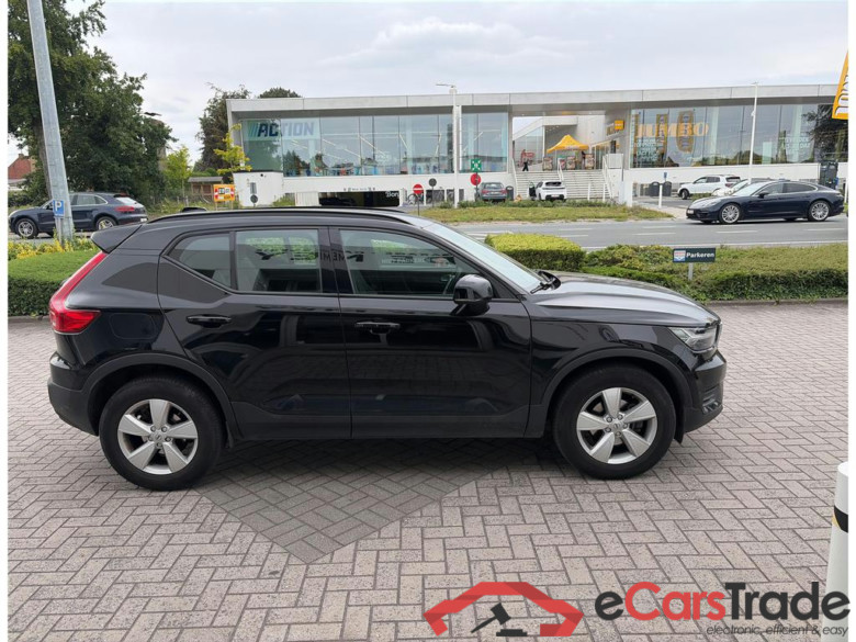 VOLVO XC40 1.5 T2 Momentum Core Geartronic #1
