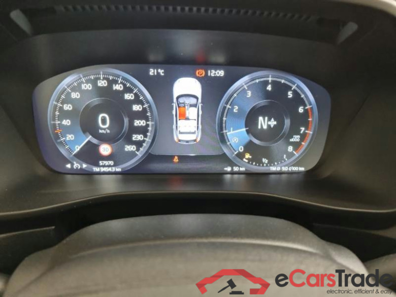 VOLVO XC40 / 2017 / 5P / SUV T2 MOMENTUM PRO #4