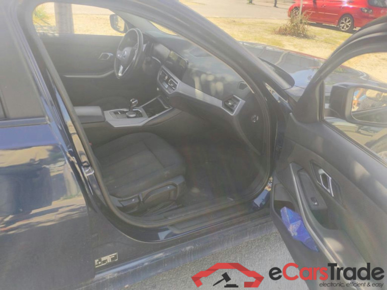 BMW Serie 3 / 2018 / 4P / sedán 318d Auto. #6