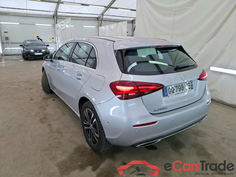 MERCEDES-BENZ Classe A Compact / 2022 / 5P / Berline A 250 e Business Line 7G-DCT #2