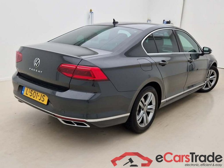 VOLKSWAGEN PASSAT 1.5 TSI R-Line Bns+ #2