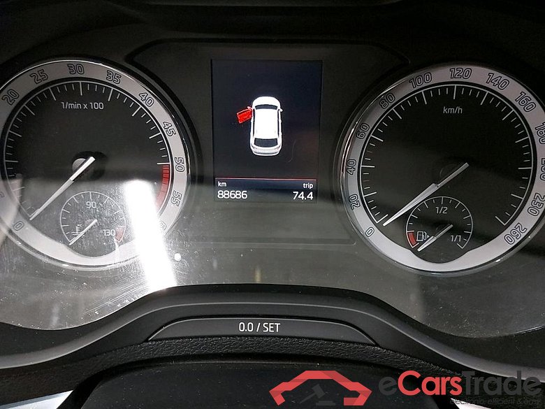 SKODA - SKO KAROQ CRTDI 115PK Ambition Pack Safety & GPS & Heated Seats & PDC Front & Rear & Camera #5