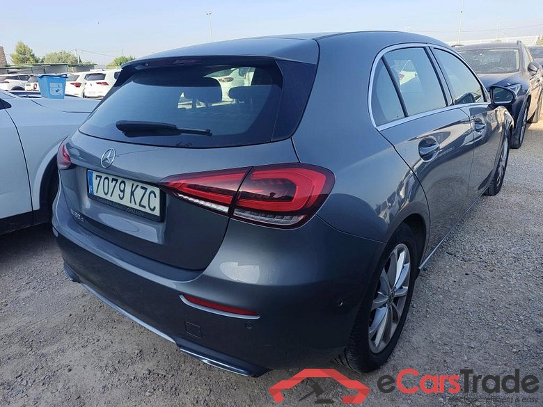 MERCEDES-BENZ Clase A / 2018 / 5P / berlina con portón A 180 d #2