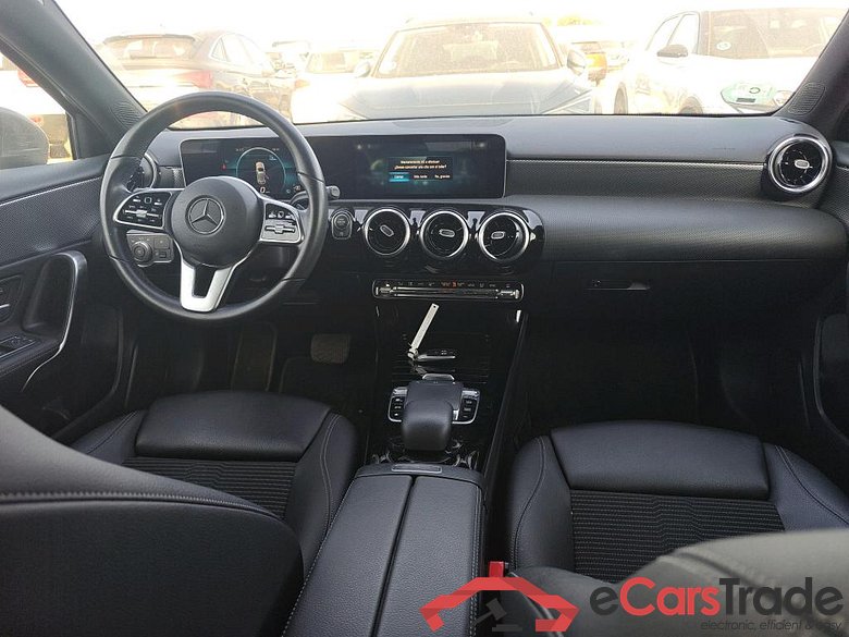 MERCEDES-BENZ Clase A / 2018 / 5P / berlina con portón A 180 d #3