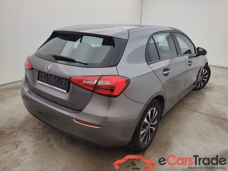 Mercedes-Benz A-Klasse A 180 Business Solution Essential 5d #2