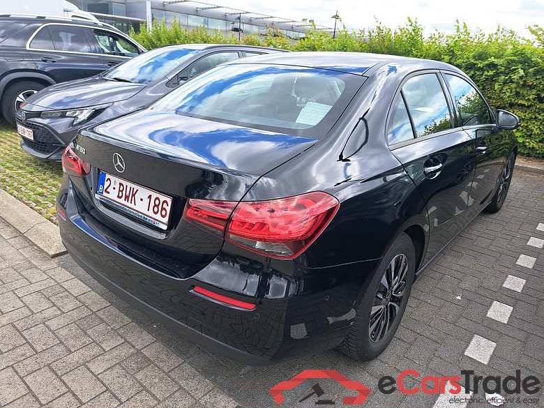 MERCEDES-BENZ A-CLASS LIMOUSINE 1.3 A 180 ESSENTIAL LINE DCT #4