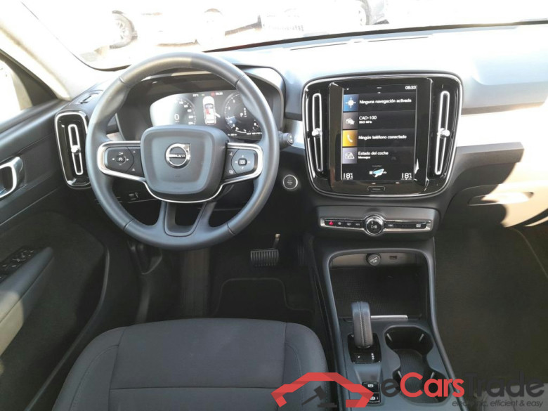 VOLVO XC40 / 2017 / 5P / todoterreno 1.5 T2 Momentum Auto #3
