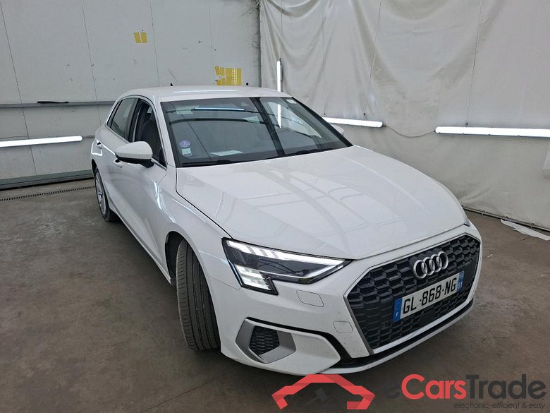 AUDI A3 Sportback / 2020 / 5P / Berline 35 TFSI 150 MHEV S Tronic Design Luxe #4