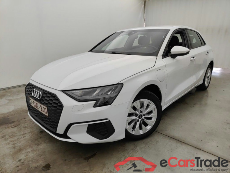 Audi A3 Sportback 1.4 40 TFSI e Attraction 5d #1
