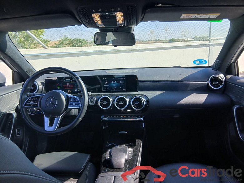 MERCEDES-BENZ Clase A / 2018 / 5P / berlina con portón A 250 e #3